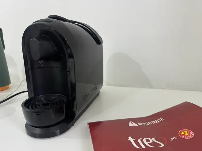 Máquina de Café Três Corações Preta