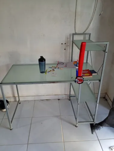 Escrivania de vidro semi-novo computador
