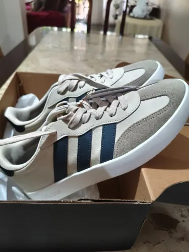Tênis Adidas Barreda 1, bege. Novo e na caixa