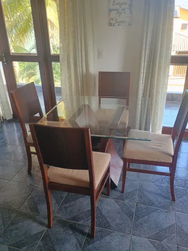 Conjunto mesa + 4 cadeiras madeira