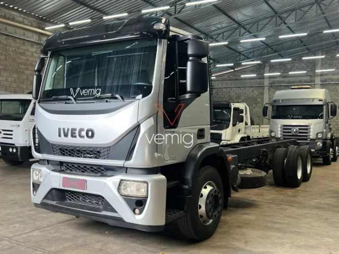 Caminhão Iveco Tector 24.280 24280 Truck 240E28 Ñ 2426 24260 