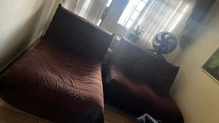 Vende-se Kit de 3 sofás de couro marrom