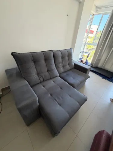 Sofá retrátil a venda.