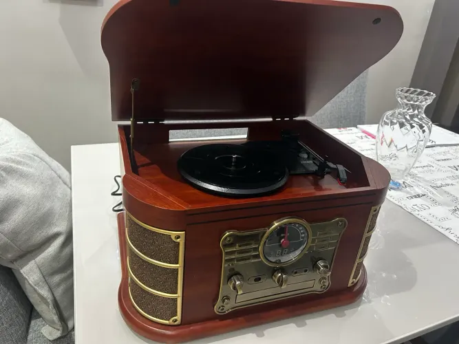     Vitrola Retrô com Bluetooth - Vinil, CD, K7, FM e USB