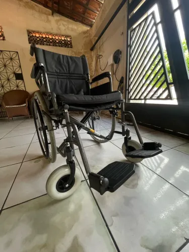 CADEIRA DE RODAS