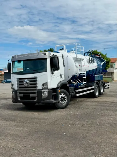 Caminhão 24280 ano 2018 tanque combinado 18m3 limpa fossa Hidrojato 