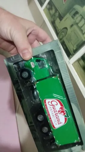Miniatura caminhões brasileiros volvo