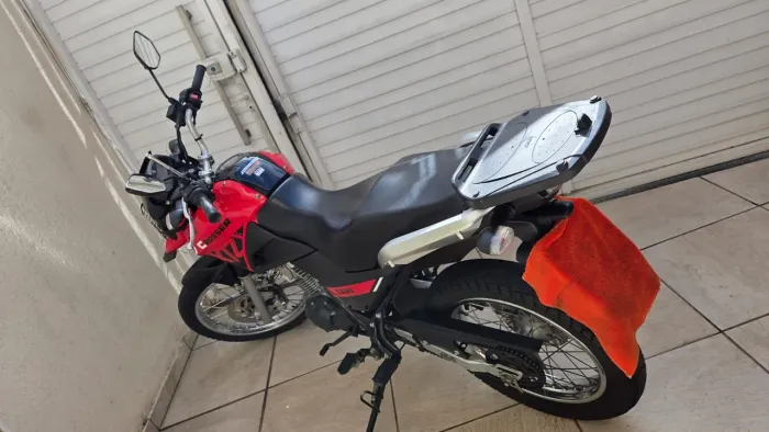 Vendo crosser muito nova ano 2024 único dono sou particular 13.000 km valor 18.500