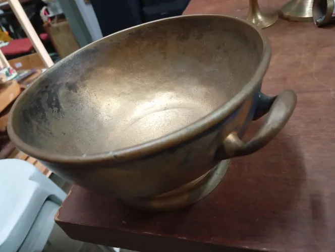 Sopeira antiga em bronze.