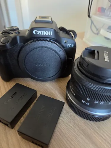 Camera Canon R50 + lente 18-45mm + 2 baterias