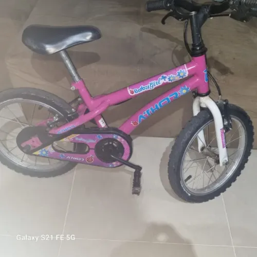 Bicicleta infantil pequena