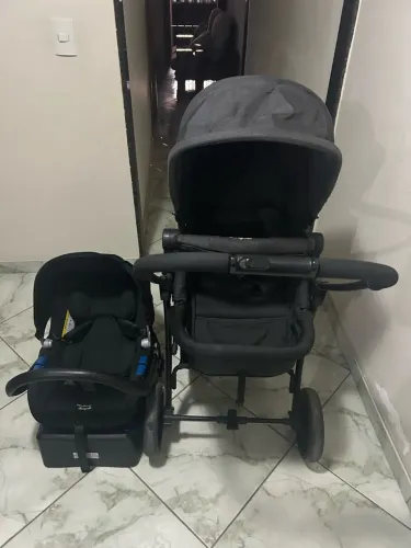 Carrinho de Bebê convert c/ bebê conforto