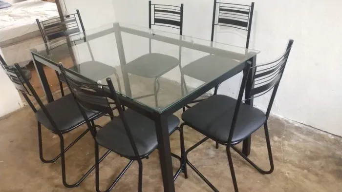 Mesa de jantar com 6 cadeiras