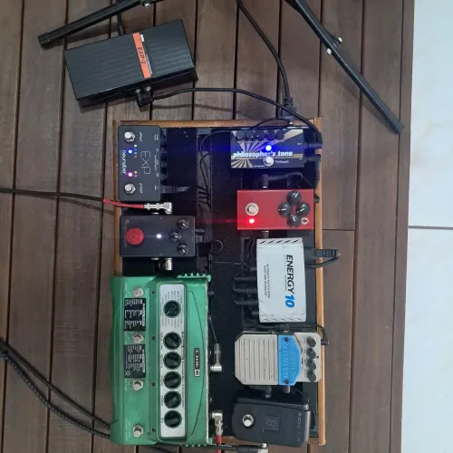 Setup completo de pedais, delay, reverb, chorus