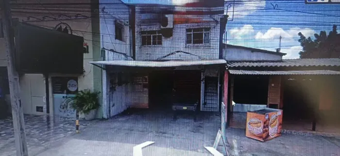 Vendo prédio comercial e residencial, na Av. Tomaz Landim, em Natal/RN