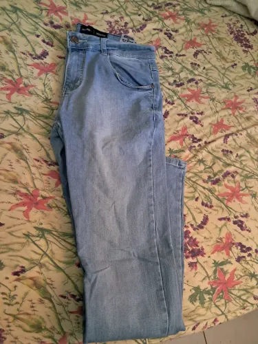 Calça nova tamanho 40 da reserva