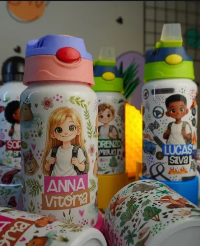 Garrafa térmica infantil personalizada com arte da sua escolha