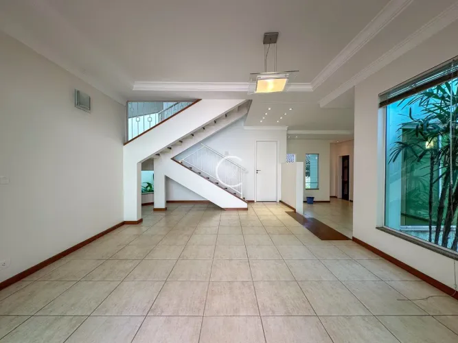 Sobrado com 4 quartos (3 suítes) à venda, 260 m² por R$ 2.000.000 - Urbanova - São José do