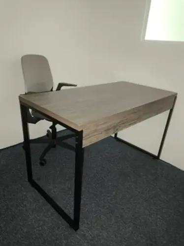 Mesa de Escritório Estilo Industrial Amadeirada e Ferro - Desapego Rápido!
