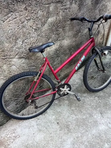 Bicicleta antiga aro 26