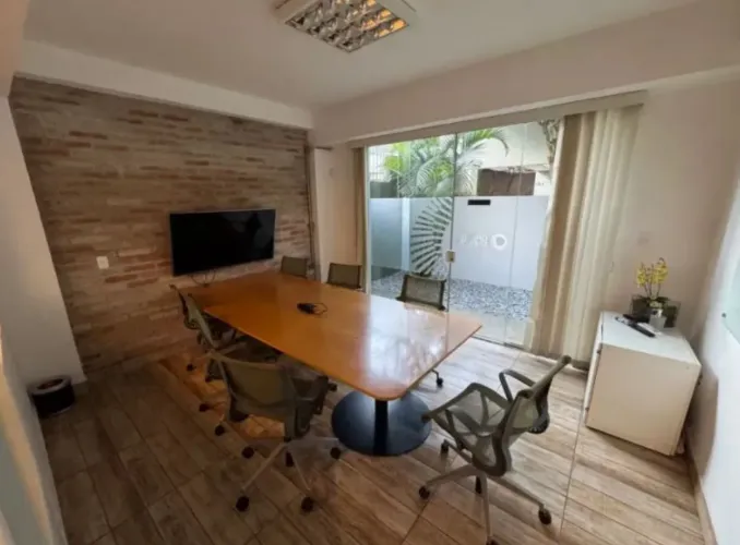 Casa Comercial de Alto Padrão no Jardim Paulistano: 1 quarto, 1 banheiro, 6 vagas de garag