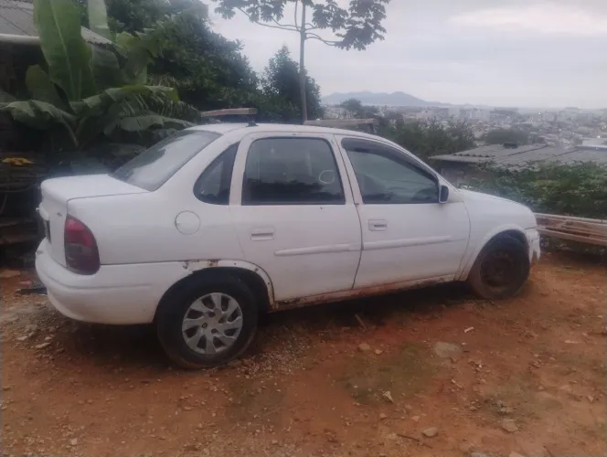 Corsa para retirada de peças, está pegando na chave