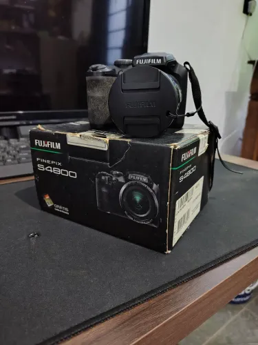 Câmera Finepix S4800
