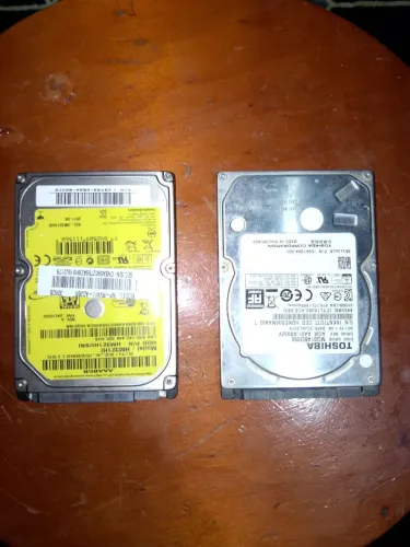 Lote 2 HDs Notebook SATA (500GB Toshiba + 320GB Samsung) - No Estado / Para Peças