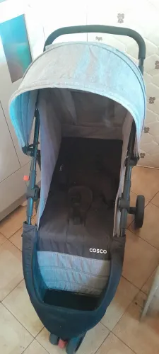 Carinho de bebê com bebê conforto