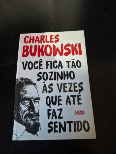 2 LIVROS CHARLES BUKOWSKI - MISTO QUENTE E VOCÊ FICA TÃO SOZINHO