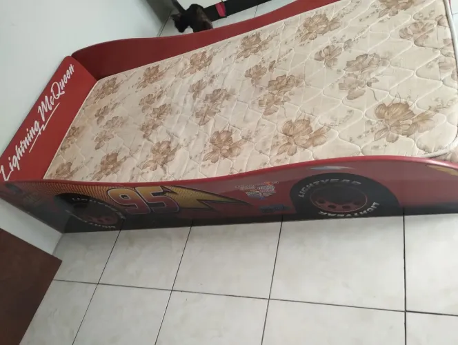 Cama dos carros infantil 