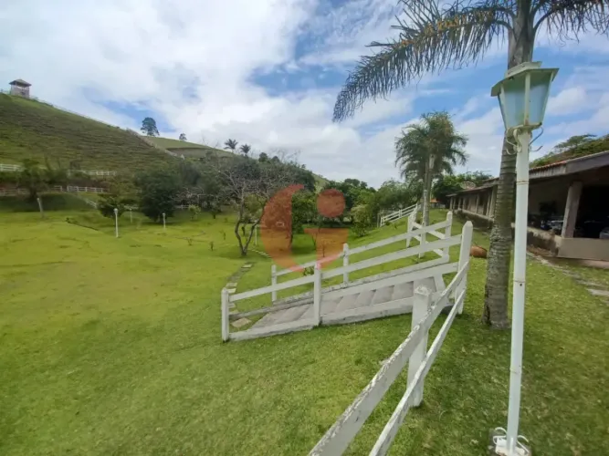 Vendo lindo sítio na beira da represa em São José dos Campos