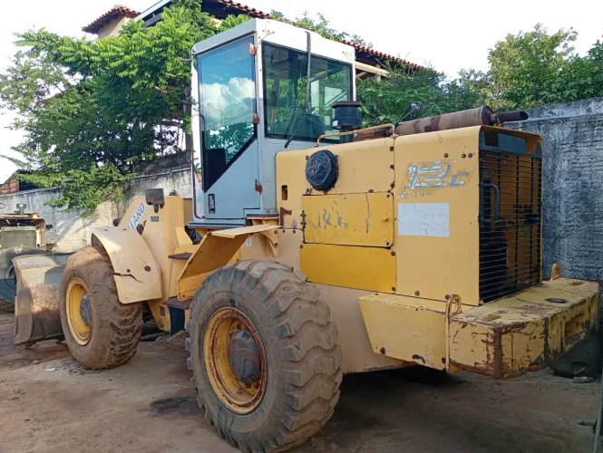 ? OPORTUNIDADE PRA TRABALHO IMEDIATO<br>Pá carregadeira 12C ano 2011,