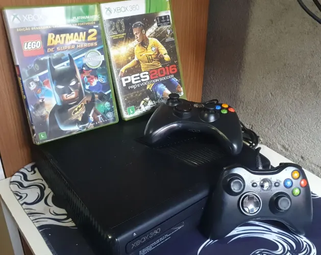 Xbox 360 Desbloqueado, com GTA 5 , 2 controles com fio, 2 jogos físicos, fonte bivolt