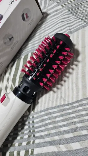 Escova secadora e modela com rotação