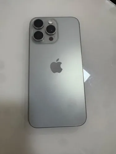 Vendo iPhone 15 pro Max ( 256) super novo saude da bateria 85%