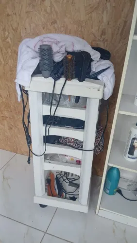 Auxiliar pra por secador escovas