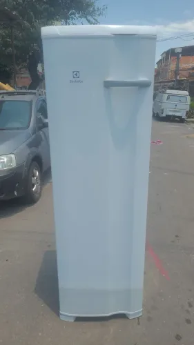 Freezer vertical Electrolux controle de temperatura Dupla Ação maior da categoria