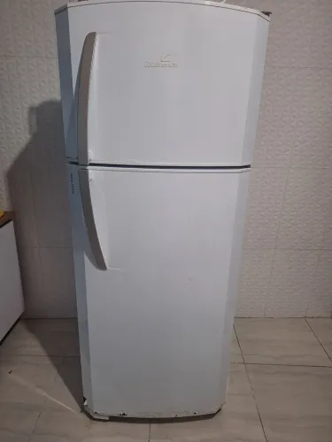 Vendo Geladeira Continental "USADA"