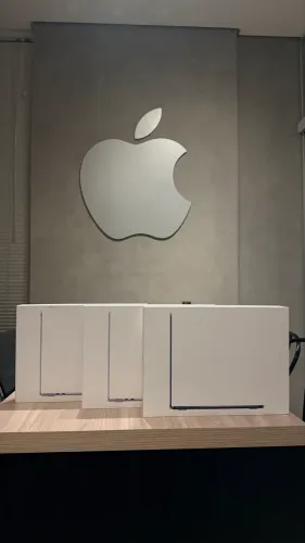 MacBook Air M5 512gb 16Ram Lacrados