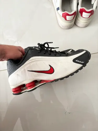 Nike Shox R4