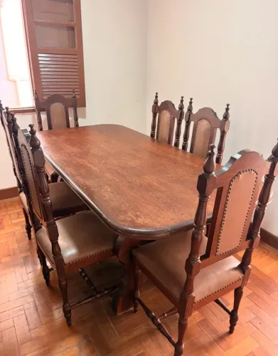 Mesa de Jantar em Madeira de Sucupira com 6 Cadeiras Estofadas