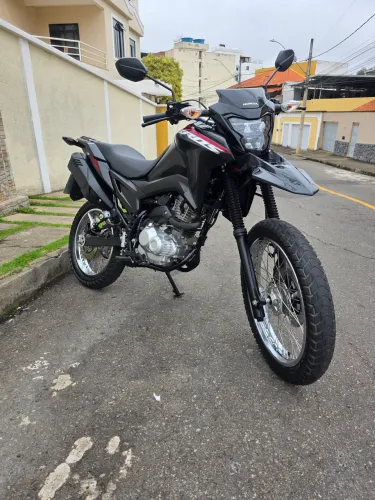 SERRÊ E LÉO MOTOS BROS 160 25 CBS MUITO NOVA.