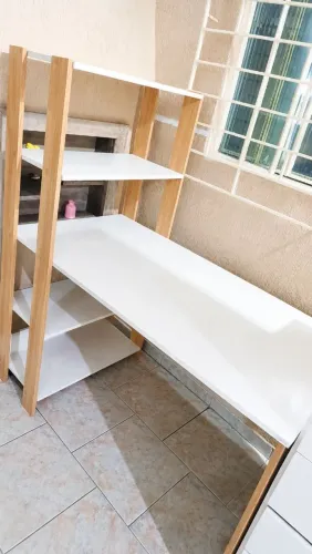 Escrivaninha livreiro 4 prateleiras 