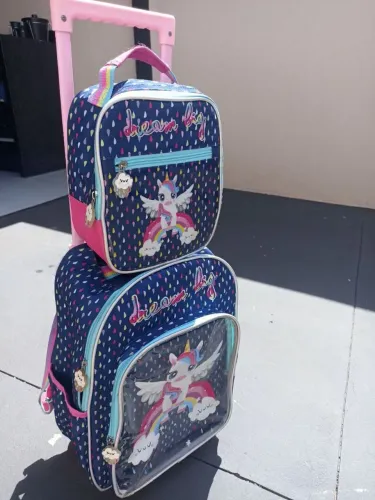 Mochila unicórnio conservada