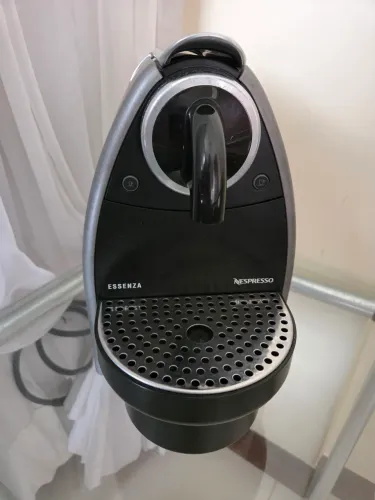 Cafeteira Nespresso Essenza C101