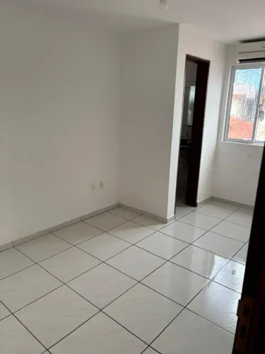 Apartamento nos Bancários com 2 quartos sendo 1 suíte.