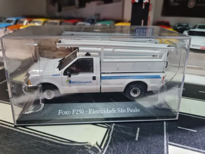 Miniatura Ford F250 Eletricidade de São Paulo escala 1/43.