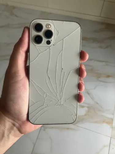 iPhone 12 Pro trincado