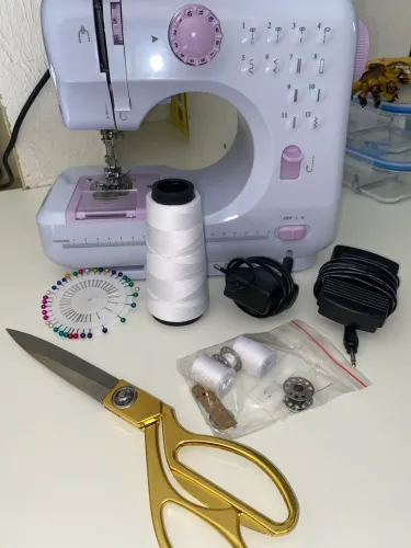 Mini Máquina De Costura Multifuncional Doméstica Composta de 12 Pontos - Bivolt